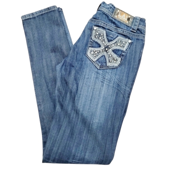 L.A. idol Denim - LA  Idol Bedazzled Embroidered Pockets Decorative Stitching Jeans Size 7